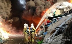 용인 폐기물 재활용 업체서 불…건물 4개동 태워