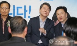 대화하는 안철수 박왕규