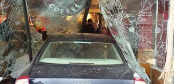 영국서 승용차 커피숍에 돌진…1명 사망·5명 부상