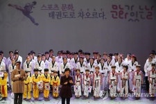 격려말하는 박 대통령