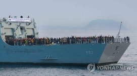 새해 첫날 서귀포 앞바다 항해하는 율곡이이함