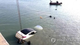 신안서 일가족 태운 차량 해상 추락