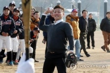 강민호 야구장 양산에 문 열었다
