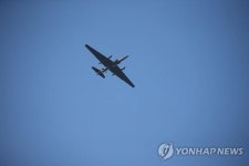 선회하는 고고도 정찰기 U-2