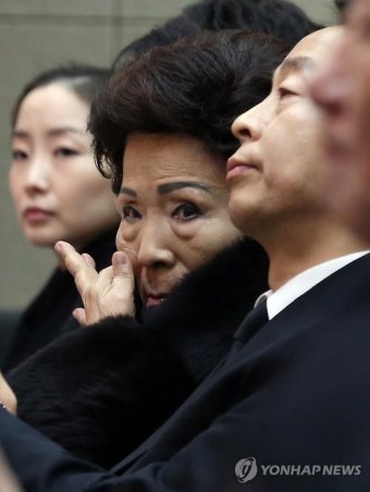 49일 추도예배 참석한 손명순 여사