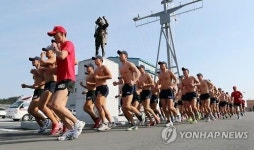 200ｍ 맨몸수영부터…해난구조대, 진해서 혹한기훈련