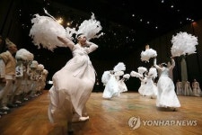 한국 연극계의 큰 별이 지다