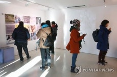 전쟁과 여성인권박물관 방문한 여성 활동가들
