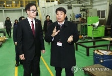 누리과정 급한데… 이준식 첫 방문지는 산학현장