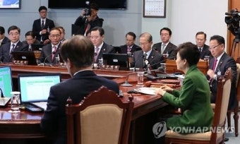박 대통령, 영상국무회의 주재