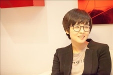 5년만에 신작 윤이형 글쓰는 것 자체가 절박하고 기뻐