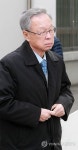 캐디 성추행 법원 들어서는 박희태 전 국회의장
