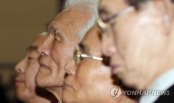 축사 경청하는 최형우 전 장관