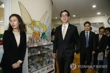 유치원 수업 현장 찾은 이준식 사회부총리