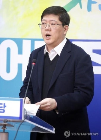 더불어민주당 입당 기자회견하는 김홍걸