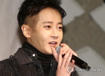 엠씨더맥스의 제이윤
