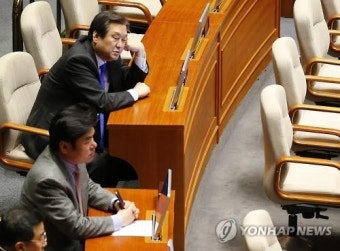 야당의원 기다리는 새누리 지도부
