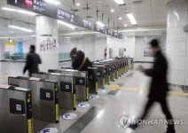 "조용하고 빠르네"…신분당선 연장선 첫 운행 '만족'