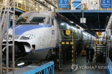 수도권철도차량정비단에 대기 중인 KTX