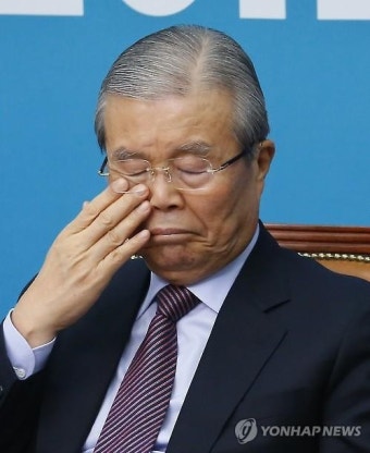 피곤한 모습의 김종인 비대위원장