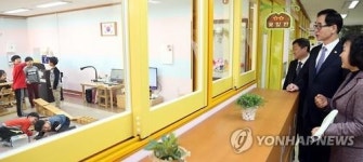 유치원 수업 현장 살피는 이준식 사회부총리