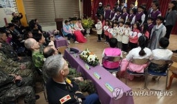 DMZ내 대성동초교 졸업식 축하공연