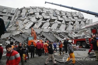 대만 강진 사망자 최소 39명…'골든타임' 임박 최악참사 우려