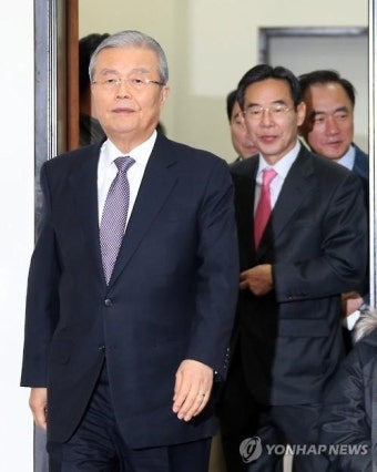입장하는 김종인 비대위원장과 홍창선 공천관리위원장