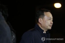 <개성공단 중단> 어두운 표정의 김남식 개성공단 관리위원장