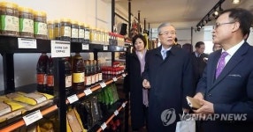 개성공단상회협동조합 방문한 김종인