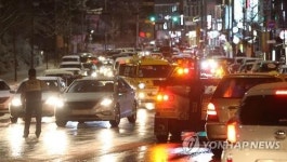 춘천 빙판길..퇴근길 도로 지정체