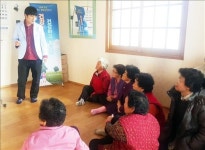 노인 건강 상담하는 임실 건강 100세 마을 호평