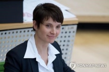 EU집행위원 극우정당 당수가 내 부인이라면 난 자살 발언