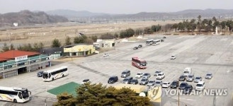 텅 빈 파주 임진각관광지 주차장