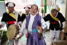 지신밟기 벌어진 수색 주민센터