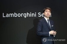 퍼시픽아시아에프앤매니저먼트용현동 | 인사말 하는 람보르기니 아시아 태평양 제너럴 매니저