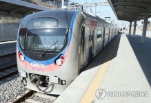 수인선 인천구간 송도역 들어서는 전동차