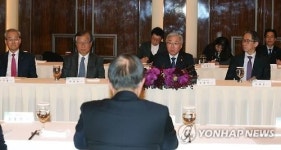 호텔업계 간담회 하는 김종덕 장관