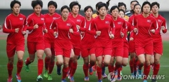 몸 푸는 북한 대표팀
