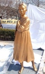 부산 어린이공원에 평화의 소녀상