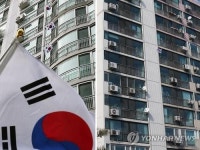 3·1절, 태극기 달기 시범 아파트와 일반 아파트