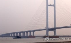 안개 낀 신압록강대교