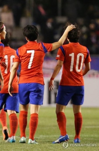 지소연 위로하는 전가을