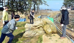 <카메라뉴스> 농사 준비 돕는 공무원들