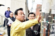 박인용 장관, 초등학교에 설치된 비상벨 작동 상태 점검