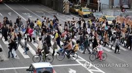 아베 내각 지지율 하락…일본 민심은