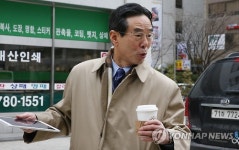 대화하는 홍창선 더민주 공관위원장