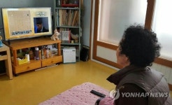 <세기의 대결> TV 시청하는 이세돌 어머니