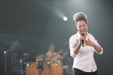 90년대 스타들 잠실벌서 공연…인순이·노이즈·현진영 합류