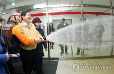 119 시민센터서 안전체험하는 대전 서구청장